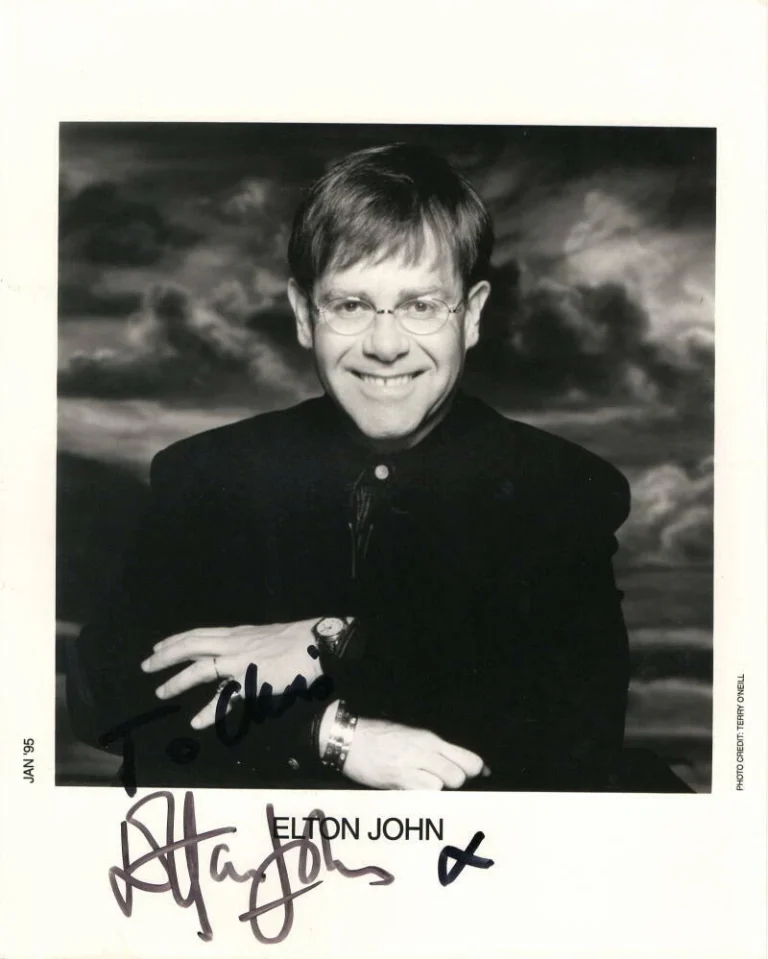 ELTON JOHN SIGNED AUTOGRAPH 8X10 PHOTO 