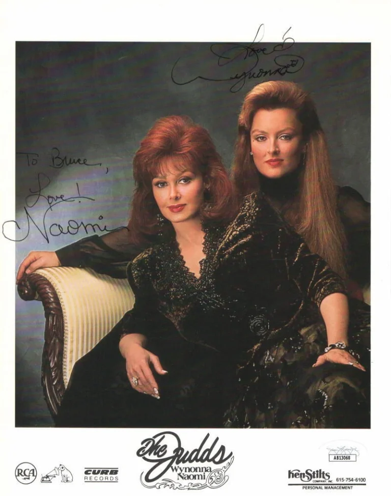 NAOMI JUDD & WYNONNA JUDD SIGNED AUTOGRAPH 8X10 PHOTO  THE JUDDS W/ JSA COA