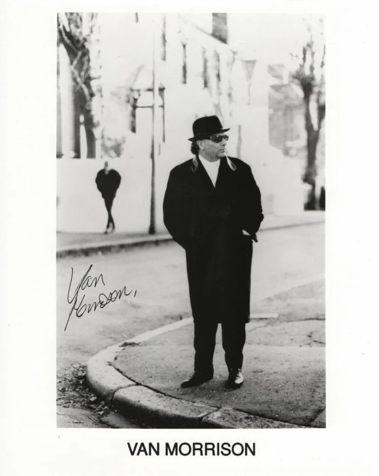 VAN MORRISON SIGNED AUTOGRAPH 8X10 PHOTO - MOON DANCE BROWN EYED GIRL STAR JSA