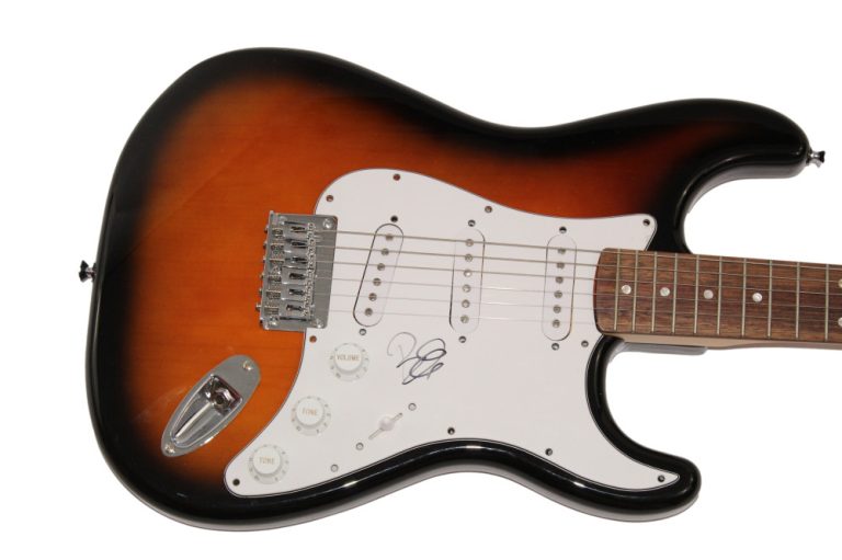 BILLIE EILISH SIGNED AUTOGRAPH FULL SIZE FENDER ELECTRIC GUITAR RARE! W/ JSA COA