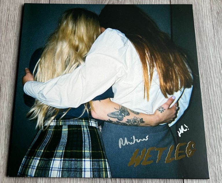 WET LEG RHIAN & HESTER SIGNED AUTOGRAPH VINYL ALBUM RECORD LP & BECKETT COA