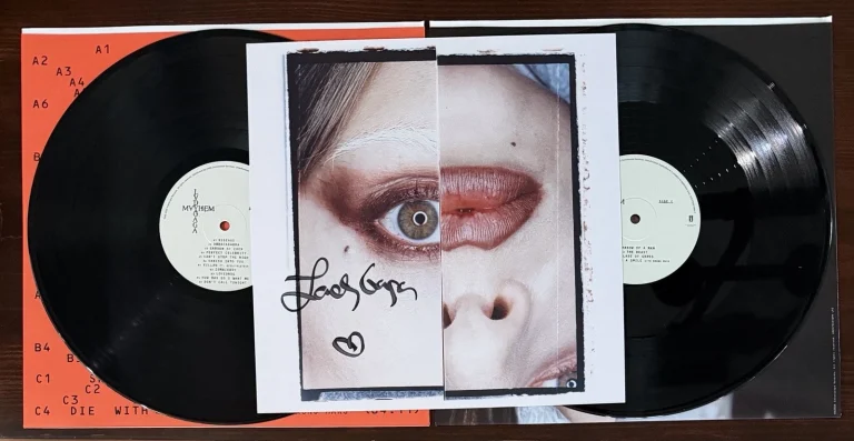 LADY GAGA SIGNED W/ HEART MAYHEM ALBUM PICTURE ART CARD & VINYL LP PSA DNA COA
