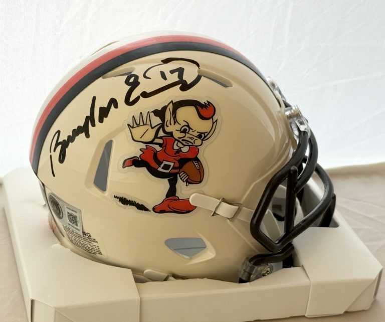 Braylon Edwards signed Cleveland Browns Retro mini helmet Beckett Witnessed