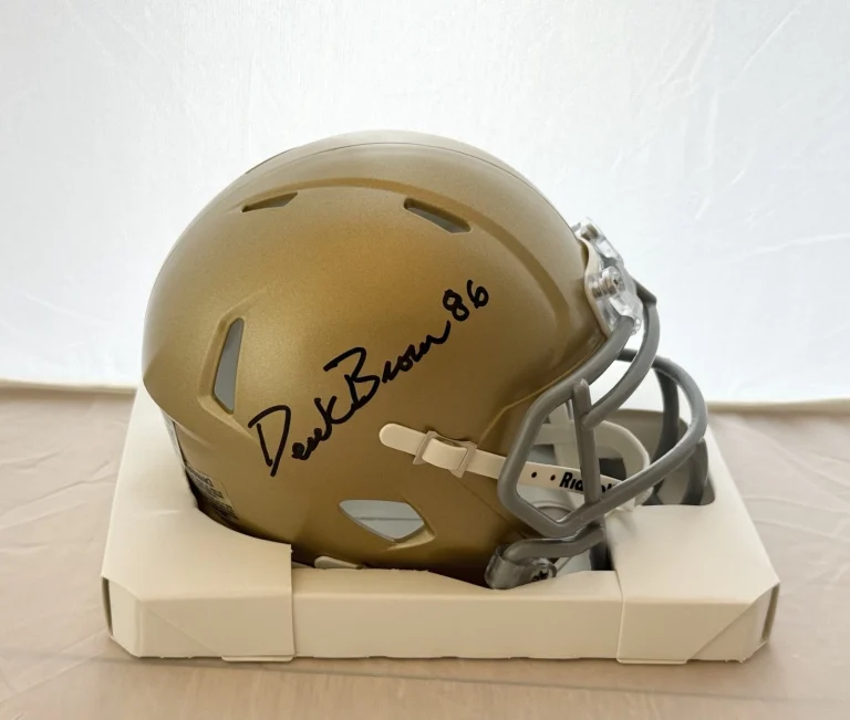 Derek Brown signed Notre Dame Fighting Irish mini helmet Beckett Witnessed