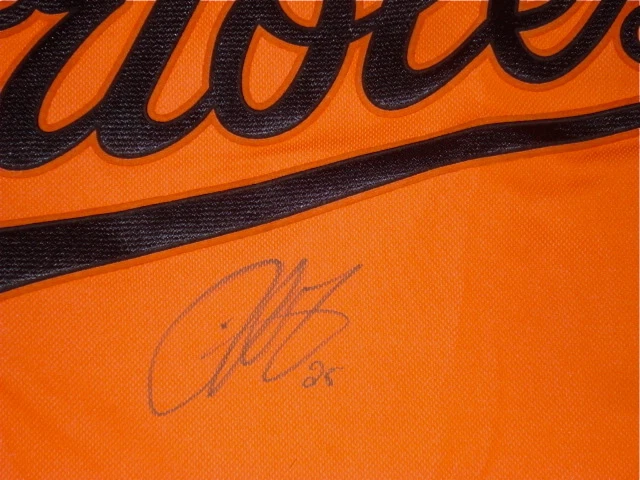 DERREK LEE AUTOGRAPHED JERSEY (ORIOLES) W/PROOF!