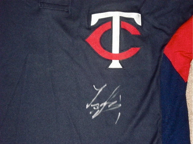 TSUYOSHI NISHIOKA AUTOGRAPHED JERSEY (TWINS) W/ PROOF!