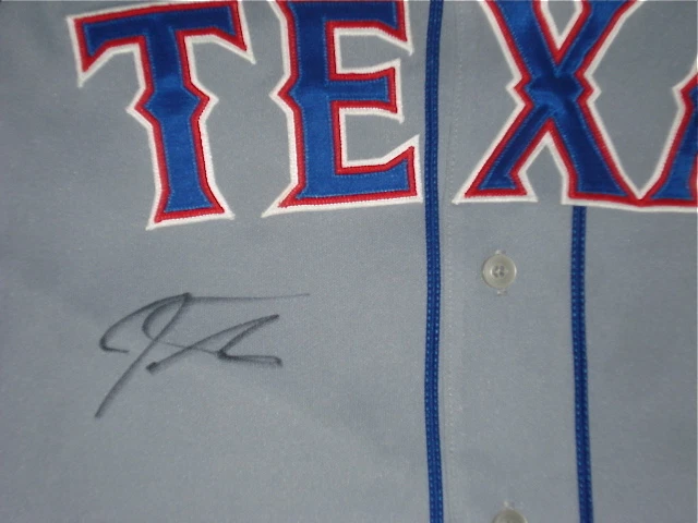 JOSH HAMILTON AUTOGRAPHED JERSEY (RANGERS) W/ PROOF!