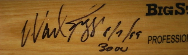WADE BOGGS AUTOGRAPHED BAT (3000 HIT CLUB) W/ PROOF!
