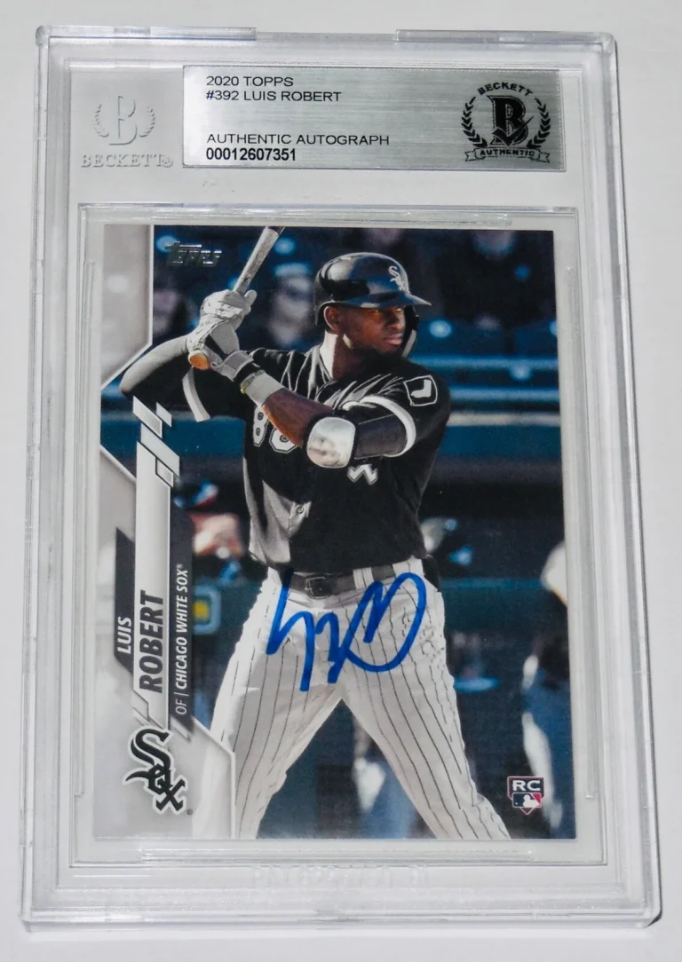 LUIS ROBERT AUTOGRAPHED 2020 TOPPS #392 ROOKIE CARD (BECKETT) - WHITE SOX!