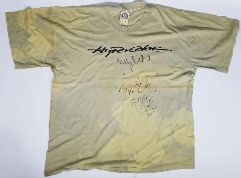 BOSTON band SIGNED Medium Hypercolor T-Shirt JSA LOA Autograph Scholz Delp Pihl
