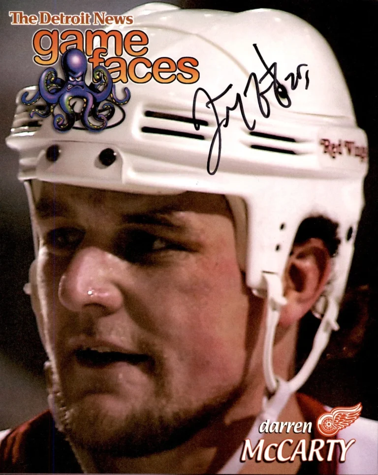 Darren McCarty Signed Detroit Red Wings Detroit News 8x10 Photo Signed In Black