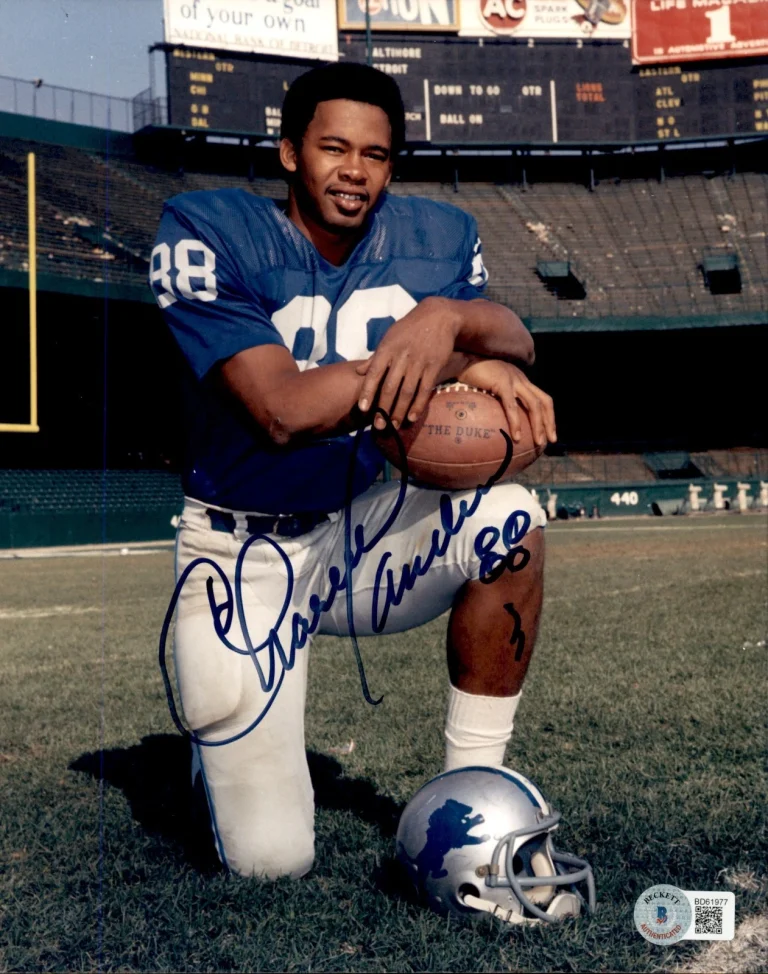 Charlie Sanders Signed Detroit Lions 8x10 Photo #1 Beckett COA