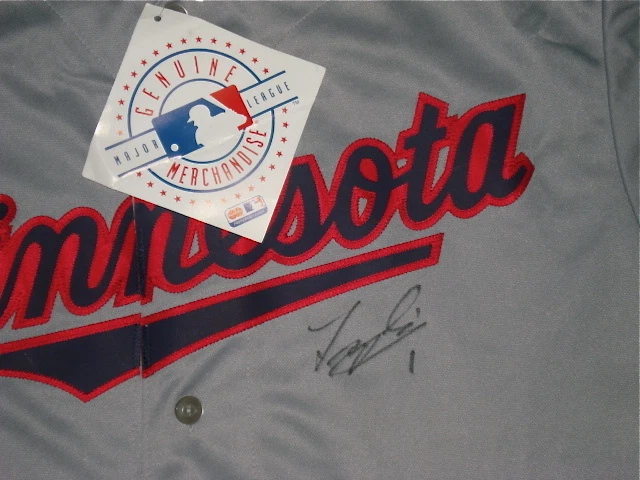 TSUYOSHI NISHIOKA AUTOGRAPHED JERSEY (TWINS) W/ PROOF!