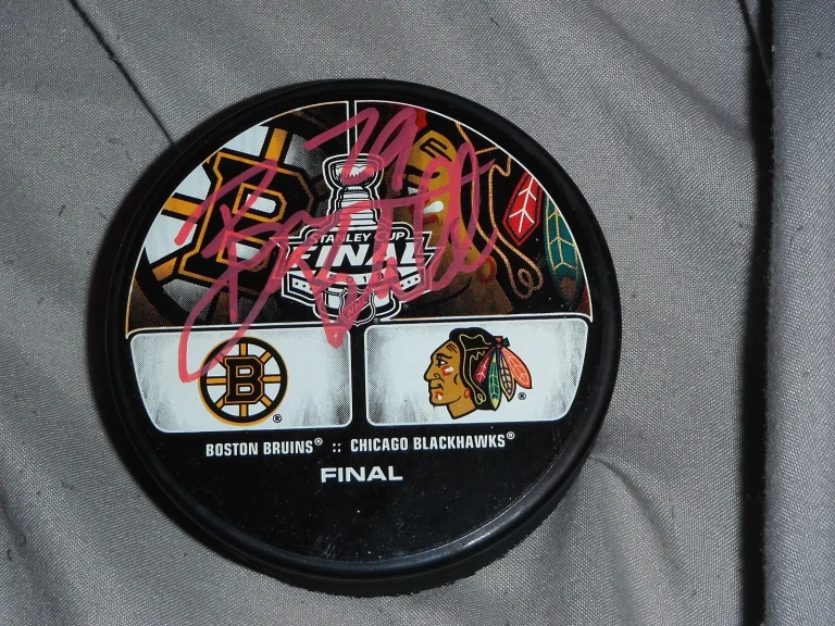 2013 CHICAGO BLACKHAWKS BRYAN BICKELL SIGNED STANLEY CUP PUCK