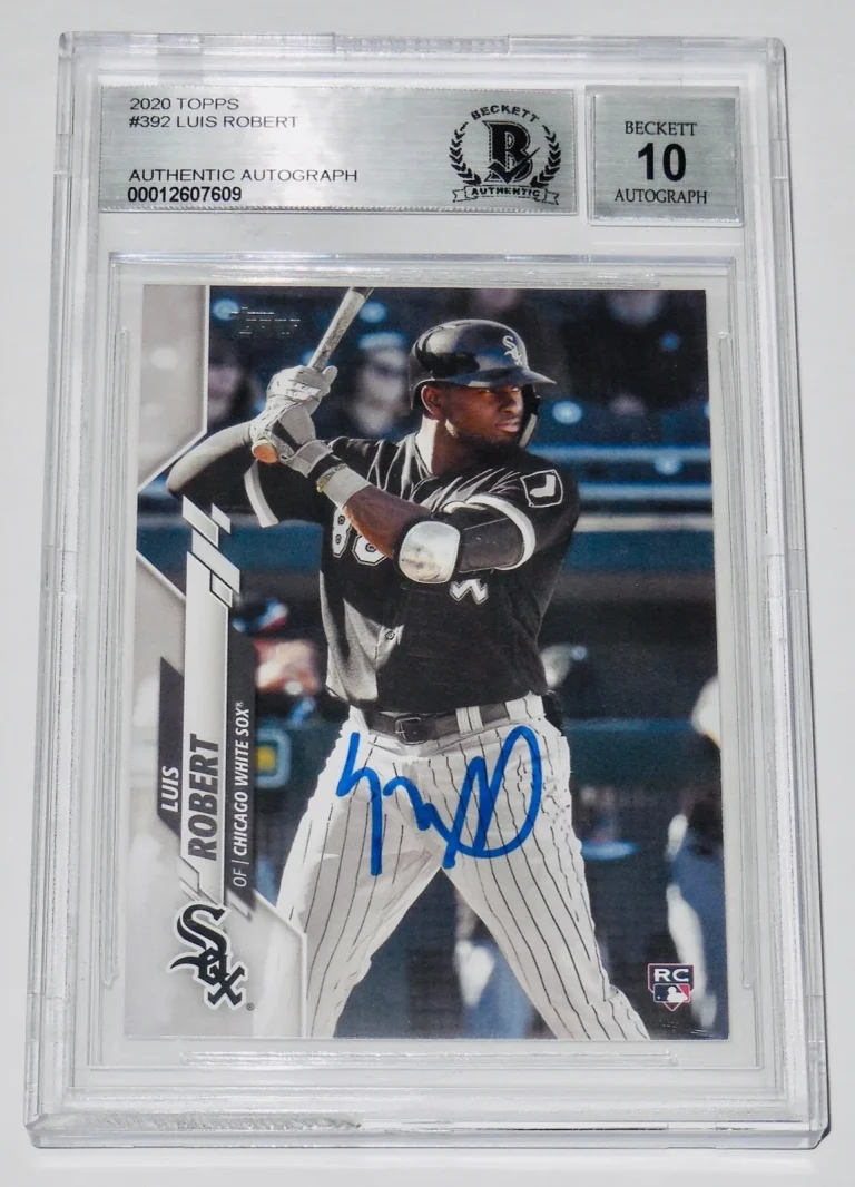 LUIS ROBERT AUTOGRAPHED 2020 TOPPS #392 ROOKIE CARD (BECKETT 10) - WHITE SOX!