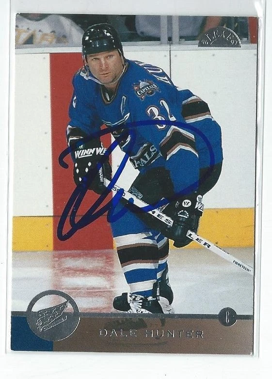 Dale Hunter Signed 1996/97 Leaf Card #56