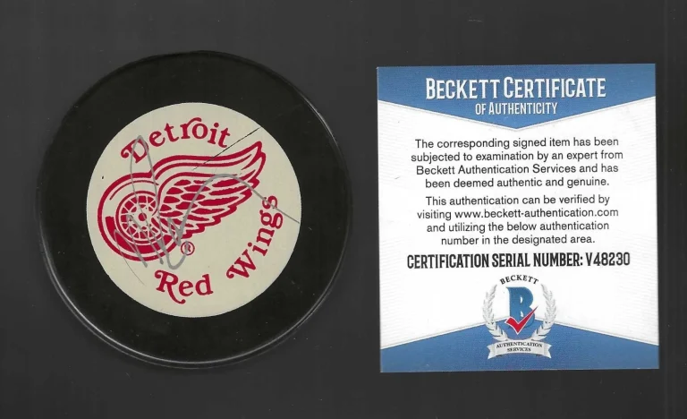 Mike Ramsey Signed Detroit Red Wings Official Game Puck Beckett COA