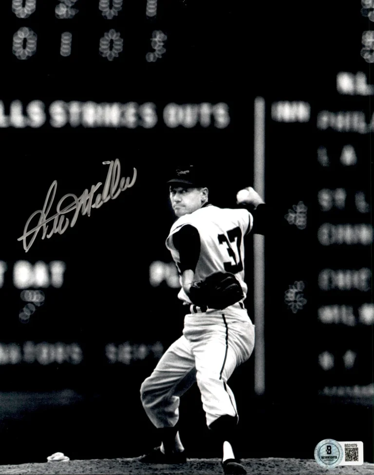 Stu Miller Signed Baltimore Orioles 8x10 Photo Beckett COA