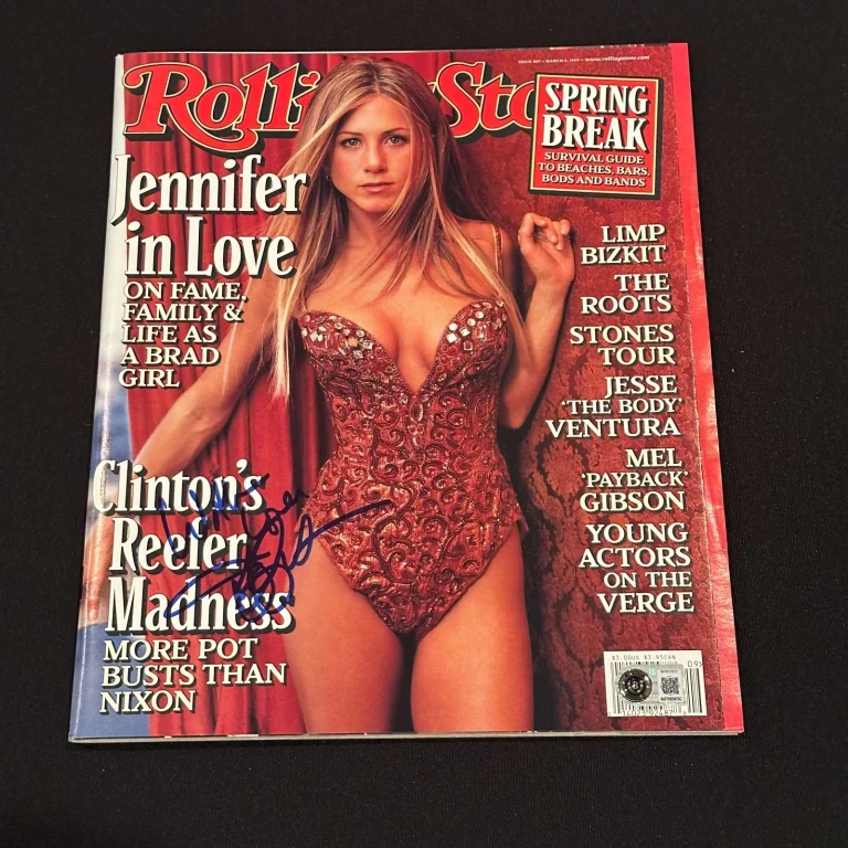 JENNIFER ANISTON Signed ROLLING STONE Magazine Beckett (BAS) Authenticated