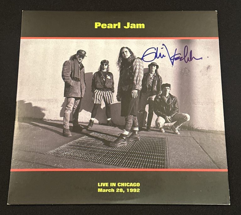 EDDIE VEDDER Signed Pearl Jam LIVE IN CHICAGO LP ALBUM COVER Beckett (BAS) LOA