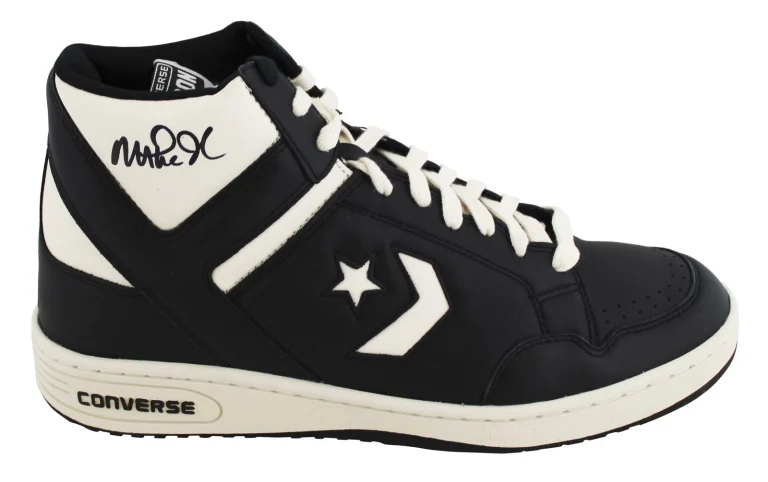 Lakers Magic Johnson Signed Right Black & White Converse Weapon Shoe BAS Wit 3