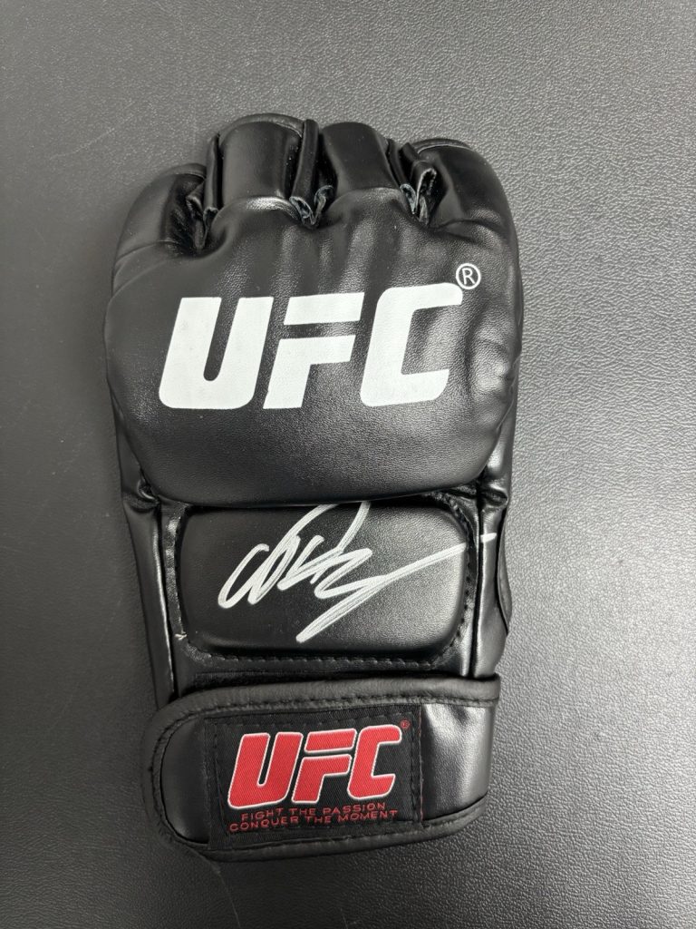 Rei Tsuruya Signed UFC Fight Glove Autographed. Beckett