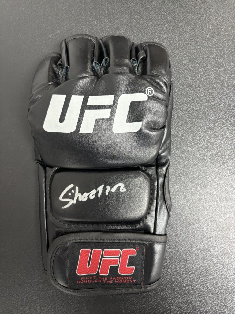 MAYRA BUENO SILVA SIGNED AUTOGRAPHED UFC GLOVE COA BAS BECKETT