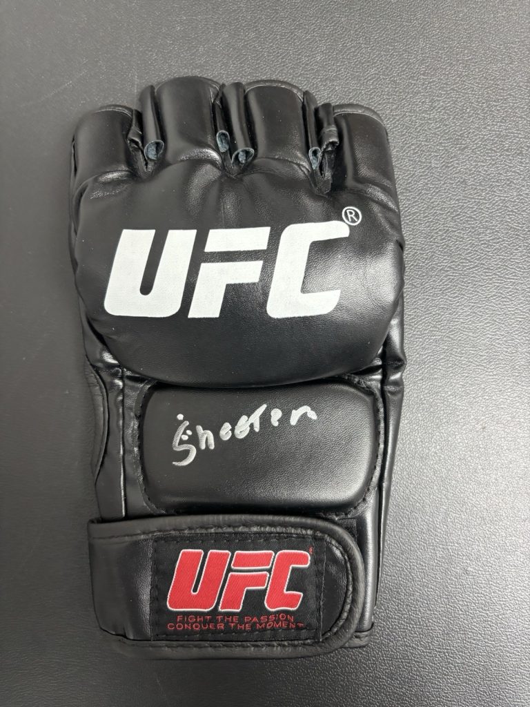 MAYRA BUENO SILVA SIGNED AUTOGRAPHED UFC GLOVE COA BAS BECKETT