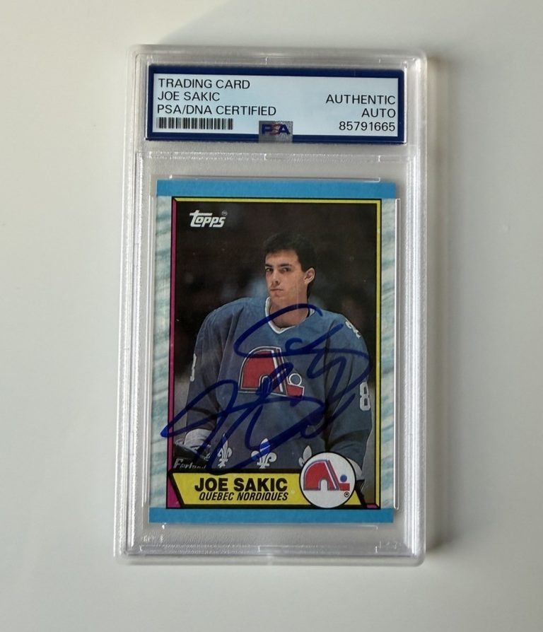 Joe Sakic Autographed 1989 Topps Rookie Card Quebec Nordiques Hockey Star PSA