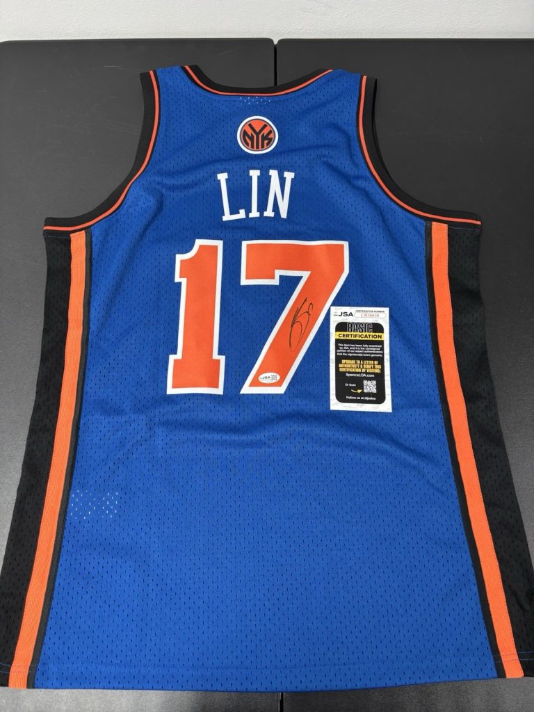 Jeremy Lin Signed Autographed New York Knicks Jersey. JSA Coa