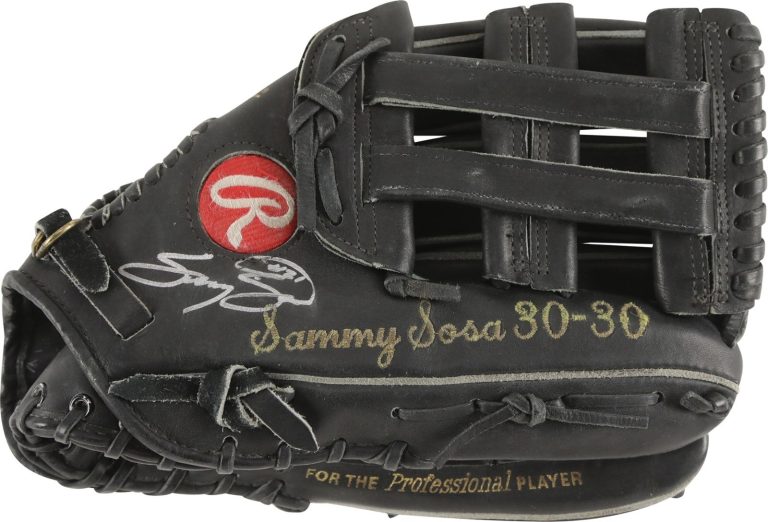 Sammy Sosa Signed 1996 Rawlings Game Used Baseball Glove PSA DNA COA
