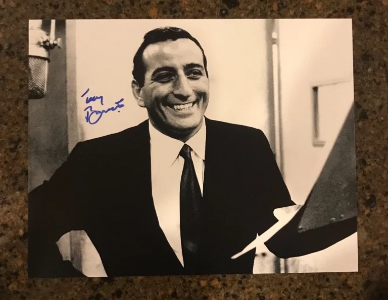 * TONY BENNETT * signed autographed 11x14 photo *I LEFT MY HEART IN SAN FRAN * 1