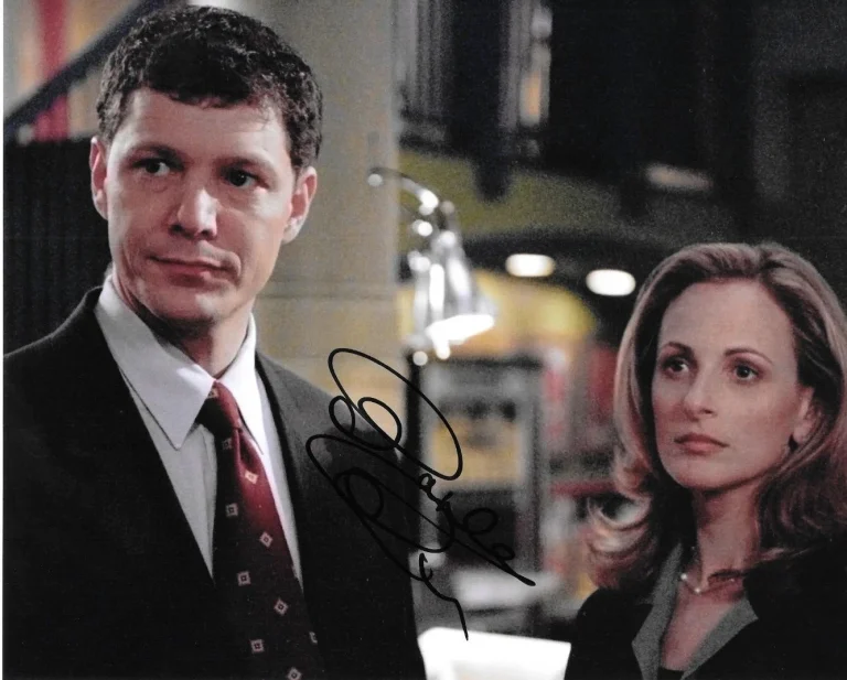 * MARLEE MATLIN * signed 8x10 photo * THE WEST WING * 4