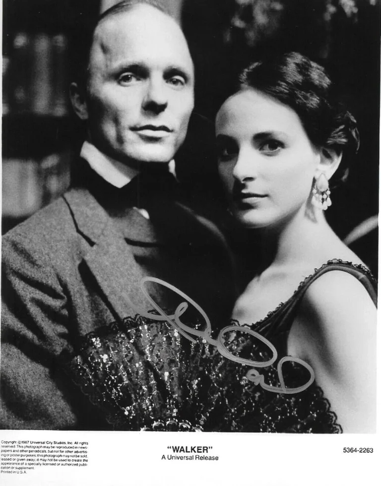 * MARLEE MATLIN * signed 8x10 photo * WALKER * 2