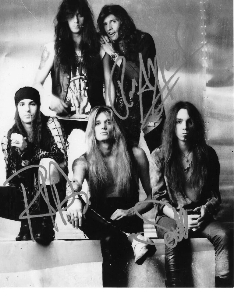 * SKID ROW * signed 8x10 photo * SCOTTI HILL, RACHEL BOLAN & ROB AFFUSO * 1