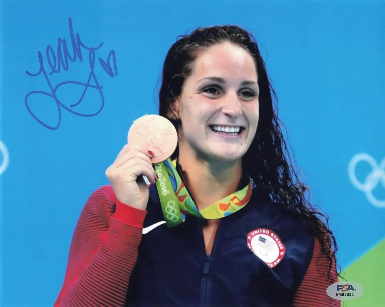 Leah Smith signed 8x10 photo PSA/DNA Autographed