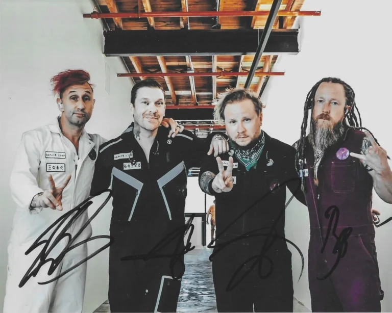 * SHINEDOWN * signed 8x10 photo * SECOND CHANCE * SOUND OF MADNESS * COA *