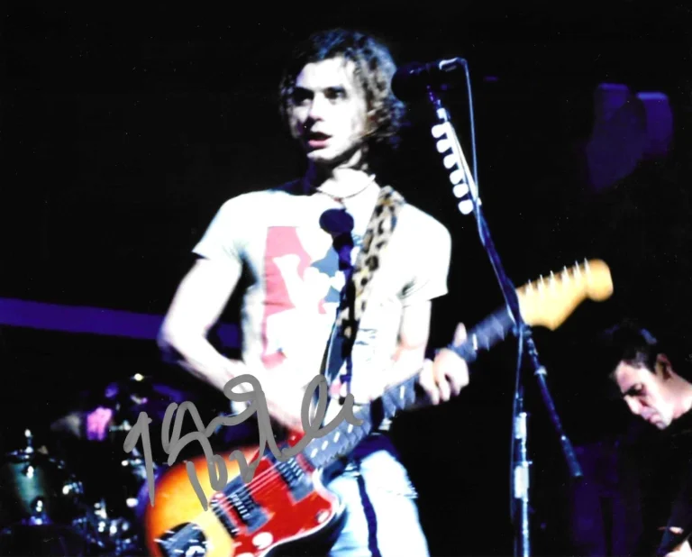 * GAVIN ROSSDALE * signed 8x10 photo * BUSH * COA *