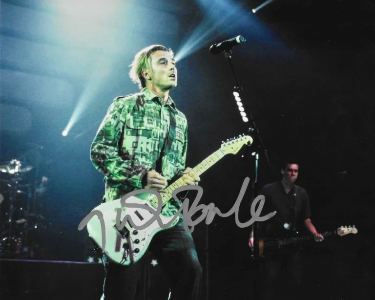 * GAVIN ROSSDALE * signed 8x10 photo * BUSH * COA *