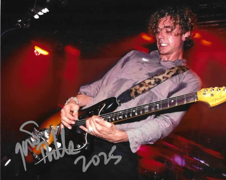 * GAVIN ROSSDALE * signed 8x10 photo * BUSH * COA *