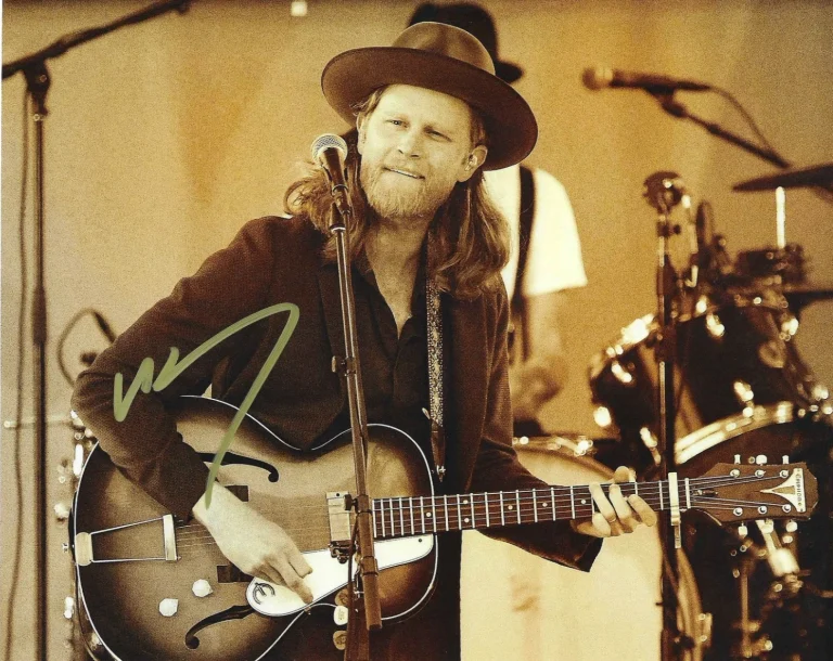 * WESLEY SCHULTZ * signed 8x10 photo * LUMINEERS * COA *