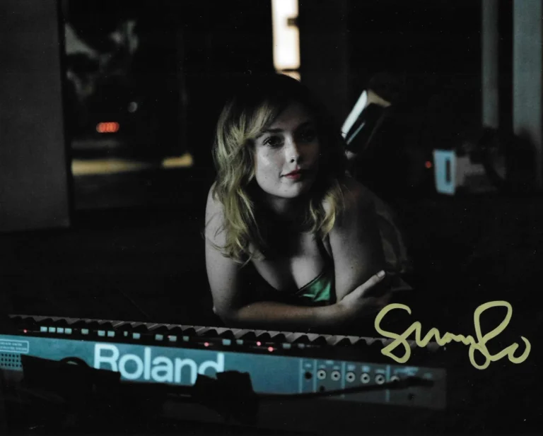 * SUZANNA SON * signed 8x10 photo *  THE IDOL * COA *
