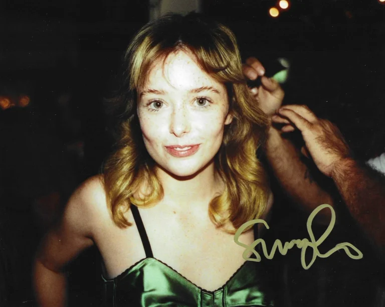 * SUZANNA SON * signed 8x10 photo *  THE IDOL * COA *