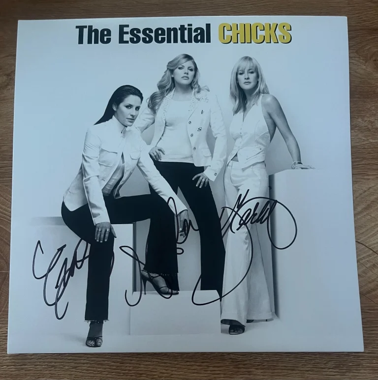 * DIXIE CHICKS * signed vinyl album * THE ESSENTIAL * NATALIE MAINES * COA *