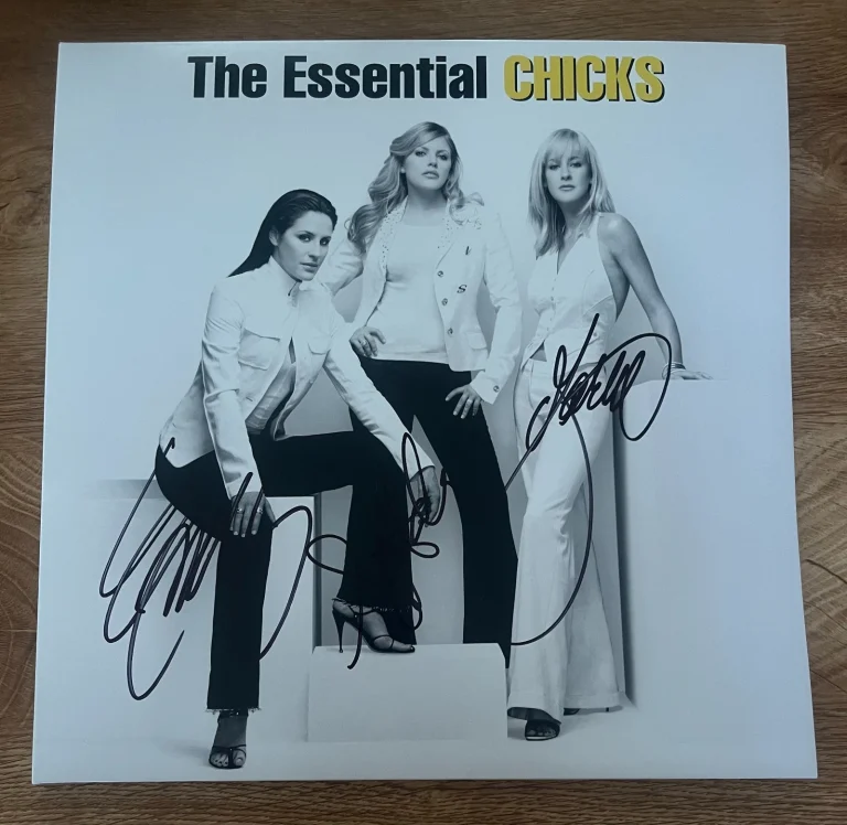 * DIXIE CHICKS * signed vinyl album * THE ESSENTIAL * NATALIE MAINES * COA *