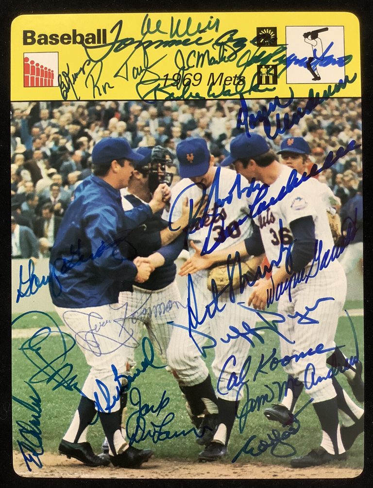 Team Signed 1977-79 Sportscasters #02-16 Card 69 Mets Autograph 22 Sigs JSA LOA