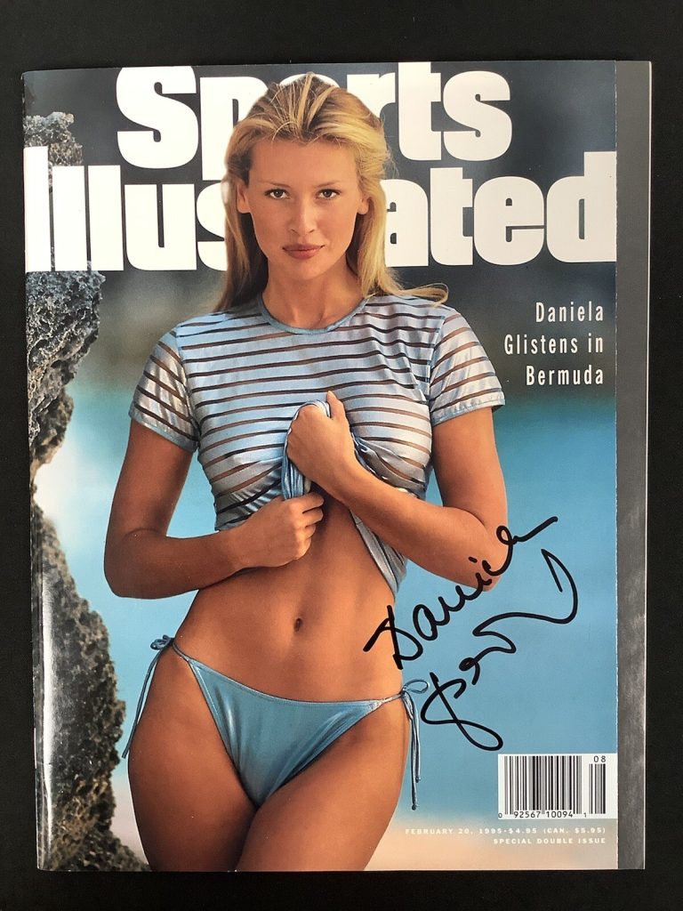 Daniela Pestova Signed Sports Illustrated Swimsuit 2/20/95 No Label Auto JSA