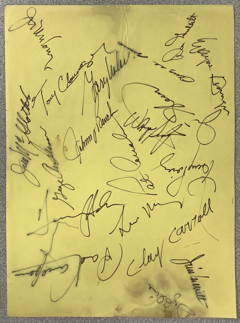 1970 Cincinnati Reds Team Signed Sheet Johnny Bench Tony Perez +17 Auto PSA/DNA