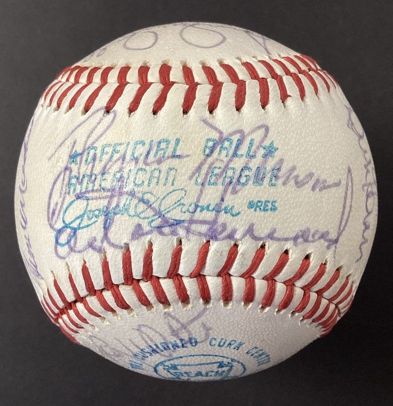 Thurman Munson Signed Baseball 1974 Yankees Whitey Ford Auto +24 Sigs HOF JSA