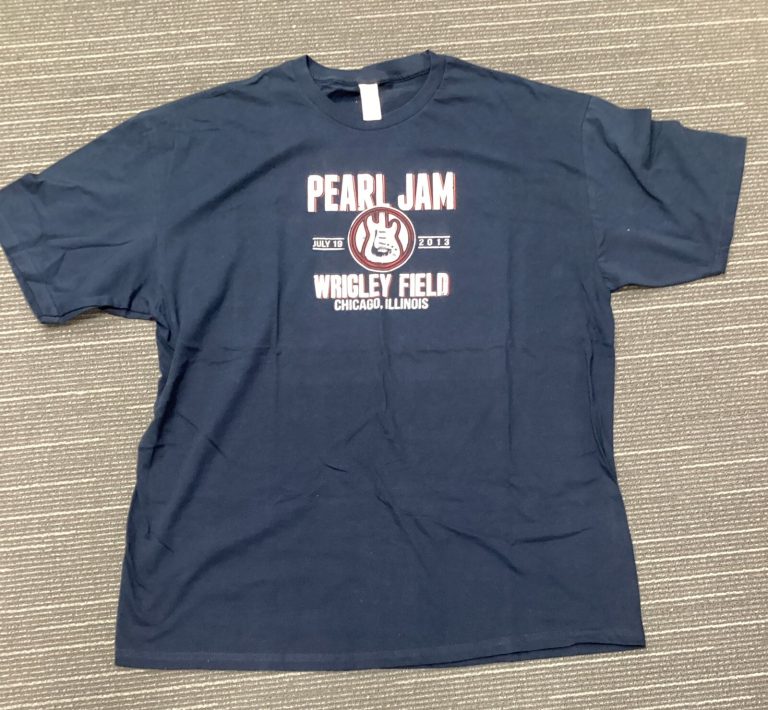 Pearl Jam T Shirt Chicago Cubs Wrigley Field Size XXL 2013 Epic Show Never Worn